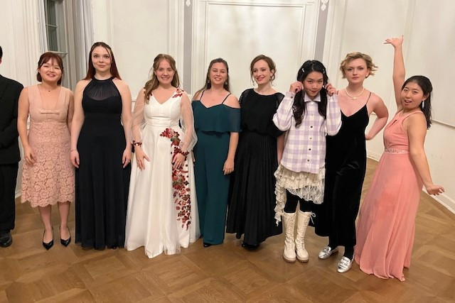 Opera class of the HfMT, group in evening dress