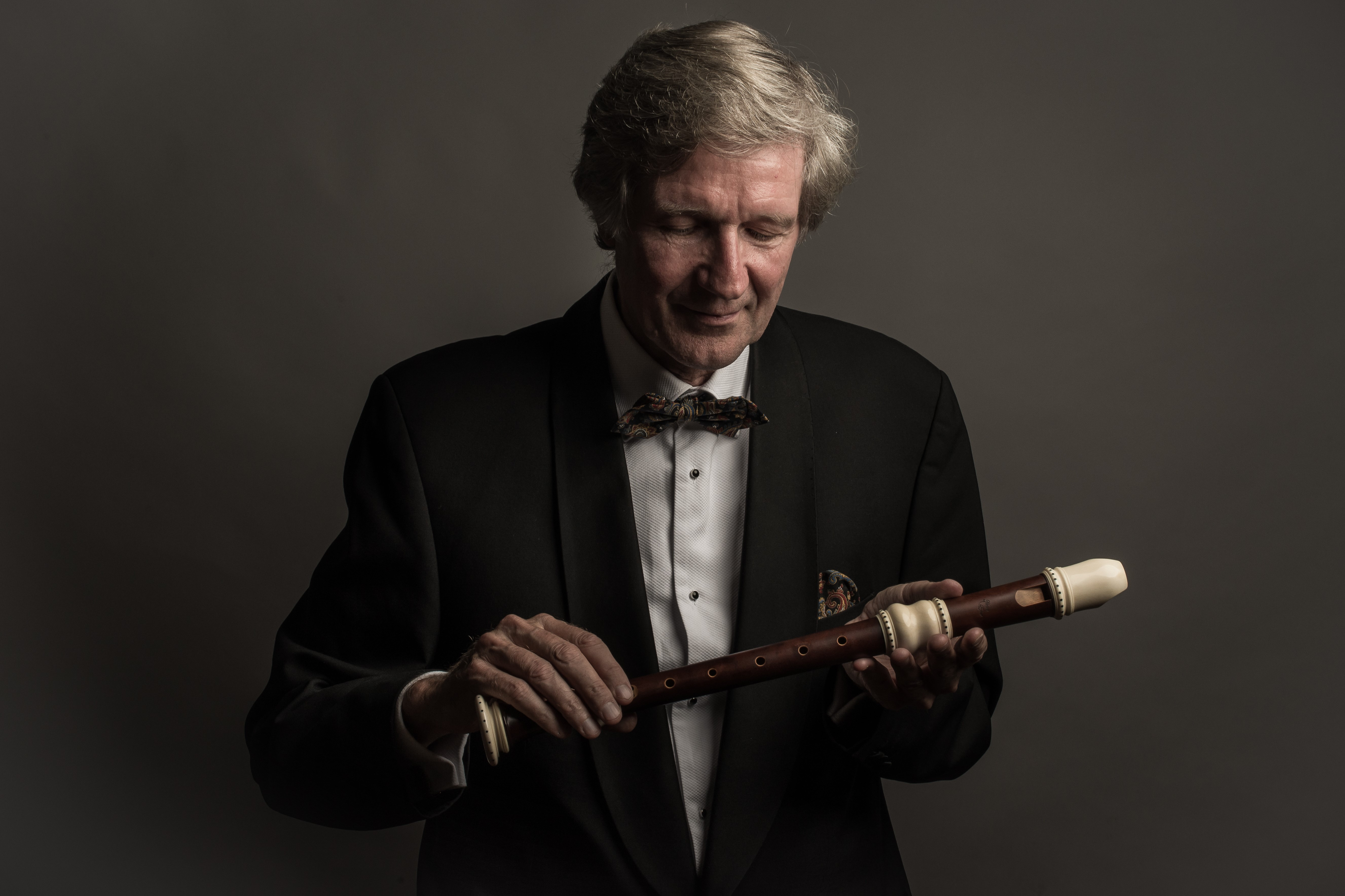 Portrait of Han Tol with a recorder in his hands