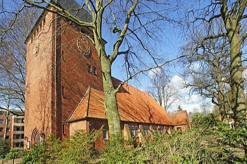 schlichte Backsteinkirche